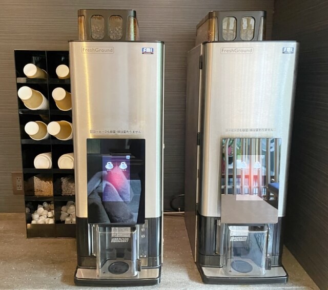 【箱根小涌園 天悠】ウェルカム・ドリンク・コーヒーマシンを撮影した写真