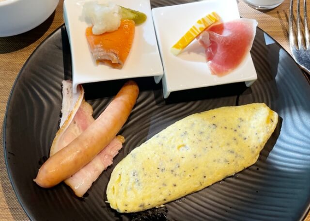 【天悠の朝食】トリュフオイルのオムレツを撮影した写真
