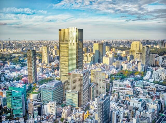 東京で一番高いビル「ミッドタウン・タワー」最上層に位置するザ・リッツ・カールトン東京の様子・一休.comより画像引用