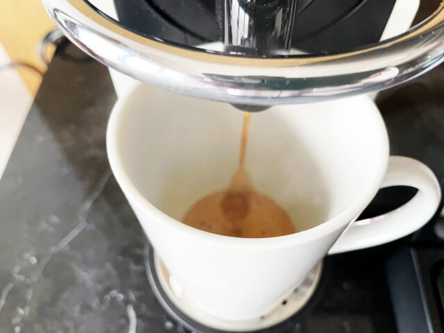 ネスプレッソでコーヒーを入れている時を撮影した画像