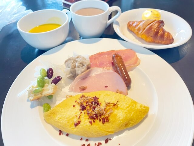 有馬六彩・レストラン万彩の朝食ビュッフェで頂いたオムレツを撮影した画像