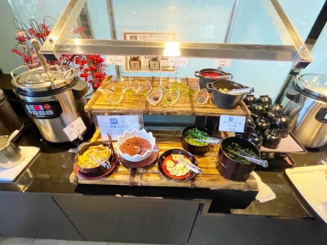 有馬六彩・レストラン万彩の朝食ビュッフェ・白粥コーナーを撮影した画像
