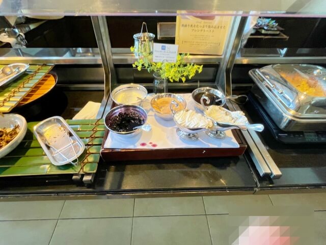 有馬六彩・レストラン万彩の朝食ビュッフェ・フレンチトーストのコーナーを撮影した画像