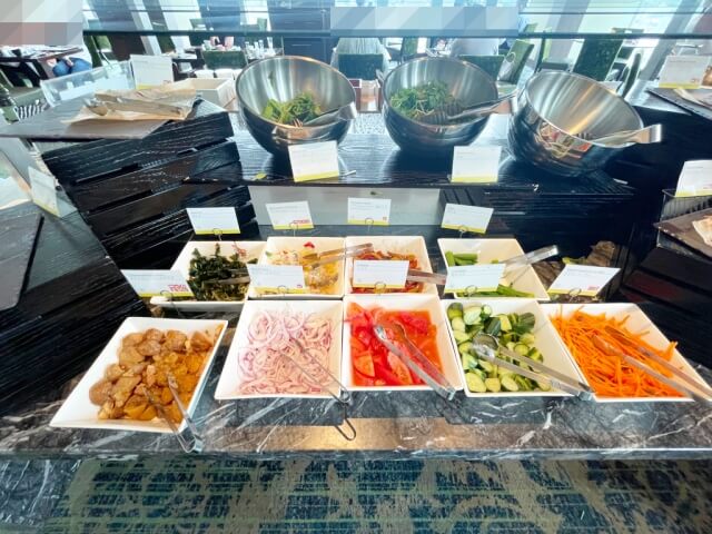 ウェスティンホテル仙台の朝食・サラダのブッフェコーナーを撮影した画像