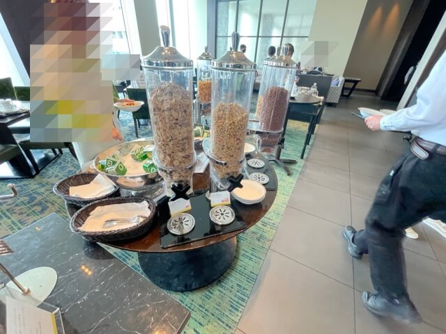 ウェスティンホテル仙台の朝食・シリアル・ミューズリーのコーナーを撮影した画像
