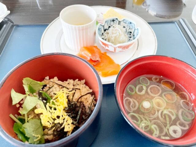 ウェスティンホテル仙台の朝食・和定食スタイルで盛り付けた様子を撮影した画像
