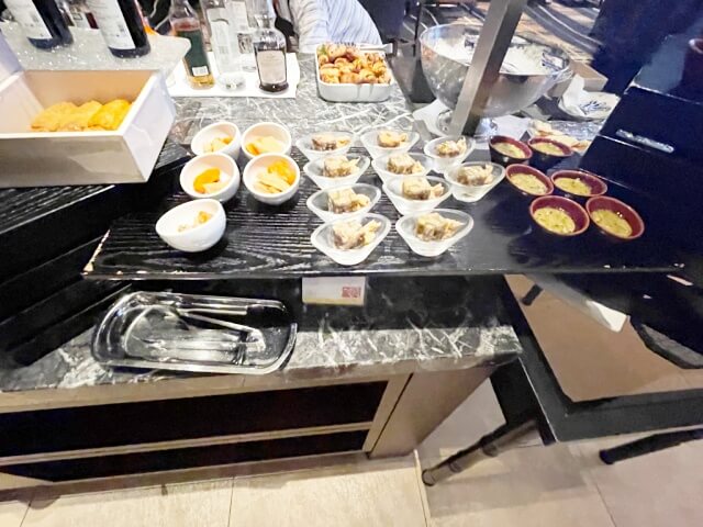ウェスティンホテル仙台クラブラウンジの煮こごり・ドライフルーツを撮影した画像