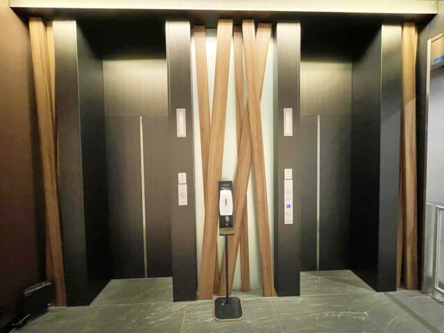 ホテルグランバッハ仙台の1階エレベーターを撮影した画像