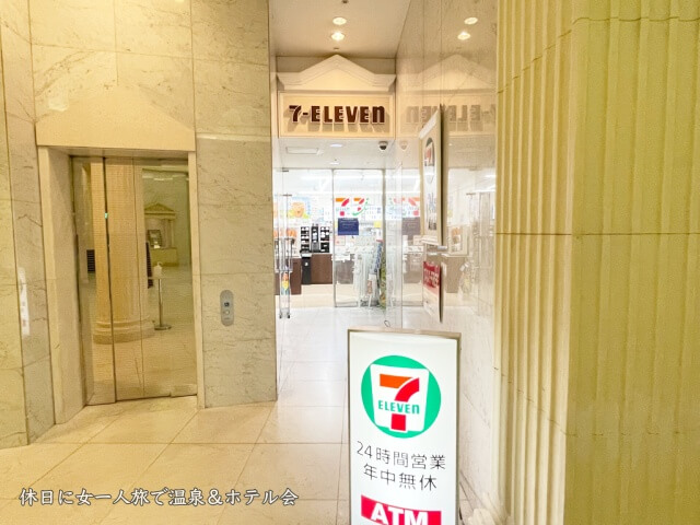 新横浜プリンスホテル1階のセブンイレブン入口を撮影した画像