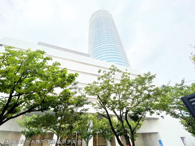 新横浜プリンスホテルの正面入口を撮影した画像