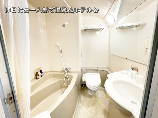 新横浜プリンスホテル【バスタブ・シャワー・トイレ・洗面台の位置・ユニットバス全体の様子】を撮影した画像
