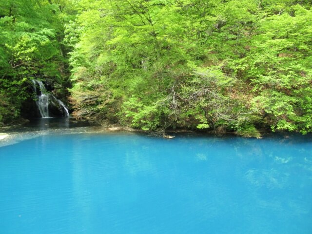 桃太郎の滝・水の色