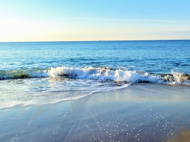 私が人生に疲れきった時に癒された「波の美しさ」の様子