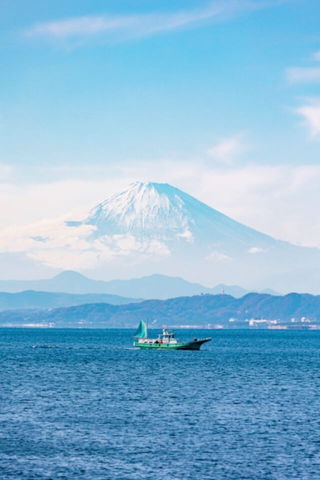 江の島・大橋（弁天橋）から見た富士山