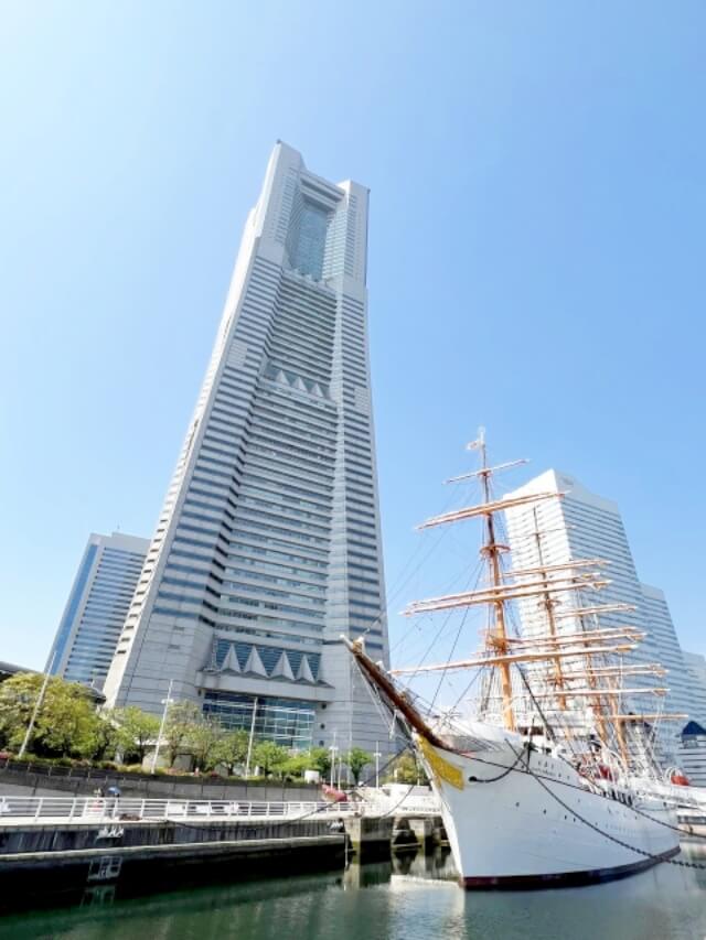 横浜ランドマークタワー外観
