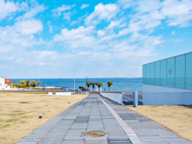 横須賀美術館・屋上から東京湾が一望できる様子
