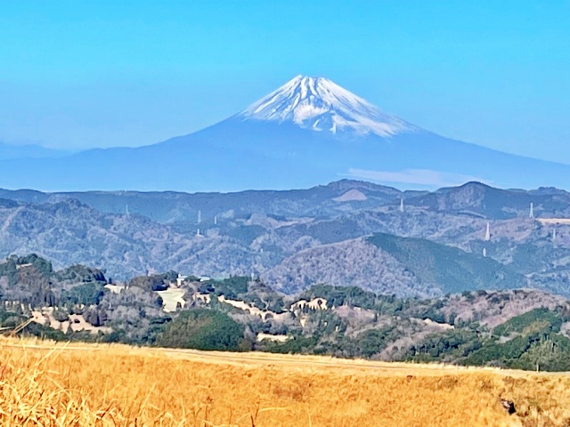 大室山から望む富士山を撮影した画像
